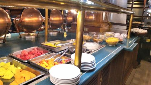 a buffet line with a bunch of food in a kitchen at Country Plaza in Guadalajara