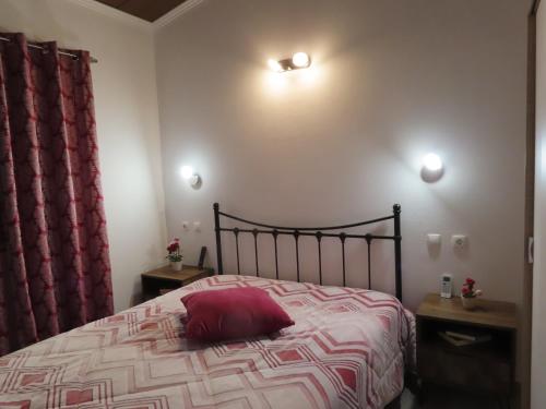 Ένα ή περισσότερα κρεβάτια σε δωμάτιο στο MONTE DO SALTO DA RAPOSA