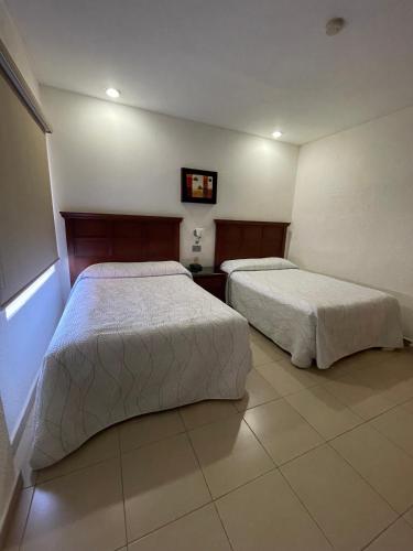 Кровать или кровати в номере Hotel el Mayo Inn