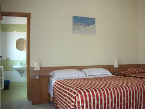 Katil atau katil-katil dalam bilik di B&B Villa Refe