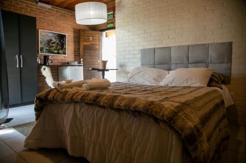 Villagio Santa Tereza tesisinde bir odada yatak veya yataklar