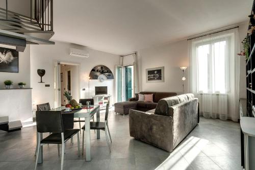 Alamanni Apartment by Mamo Florence