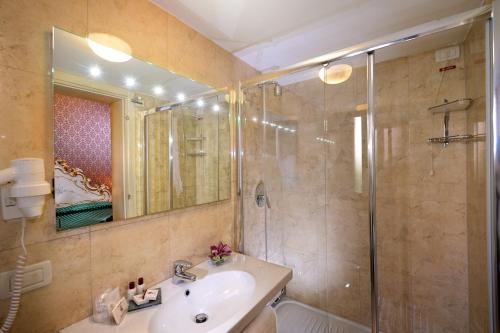 Kylpyhuone majoituspaikassa Hotel Canaletto