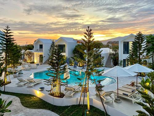 Bazen u ili blizu objekta Montagne Residence