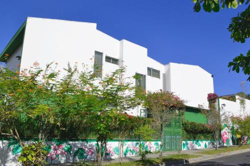 a building with graffiti on the side of it at Hotel Oasis in San Salvador