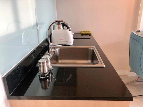 Kuchyň nebo kuchyňský kout v ubytování Grande Carribean condo sea view&park view Comfortable 1 bedroom apartment for 3 person with washing machine , kitchen and all utensils for the cooking