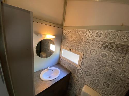 Kylpyhuone majoituspaikassa Relais des Brison