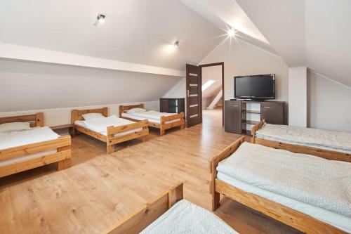 En eller flere senge i et værelse på Nocleg w Opolu