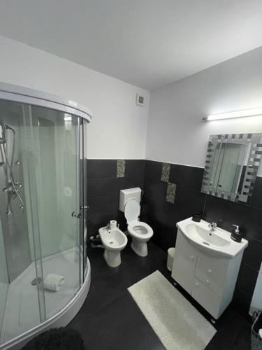 Et badeværelse på Deny's Apartament