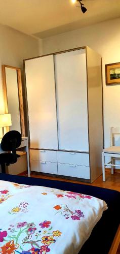 a bedroom with a bed and a large window at Privat Zimmer in Bad Homburg bei Kurhaus in Bad Homburg vor der Höhe
