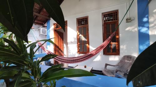 Ein Sitzbereich in der Unterkunft Surf Beach Hotel