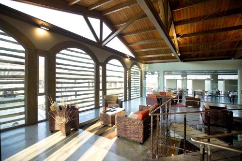 Ruang duduk di Albergo Cantine Ascheri