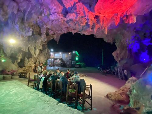 a group of people sitting in chairs in a cave at Yen Nhi Homestay Ban Gioc in Cao Bằng