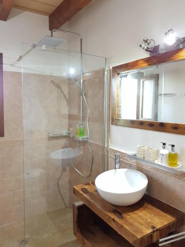 Koupelna v ubytování Villa Milagro - 3 bedroom Finca style Villa with Pool near Golf Course/Beaches - Air Cond.