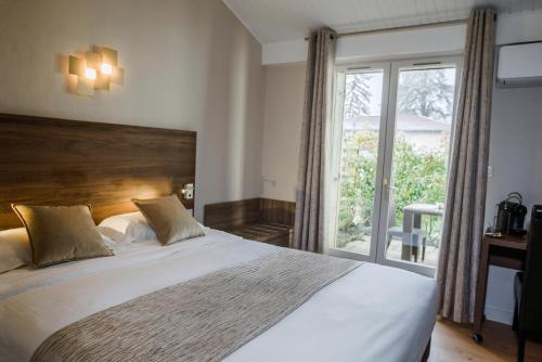 Gallery image of Logis Hotel Le Petit Casset in La Boisse