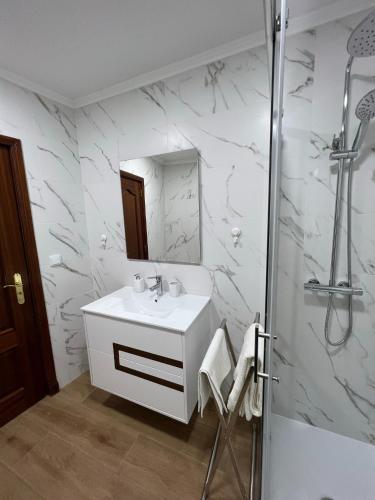 a white bathroom with a sink and a shower at Beautiful Apartment - Family and Group of Friends in Póvoa de Santa Iria