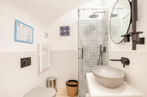 A bathroom at La Casetta Lovely Apartment in Bari Vecchia