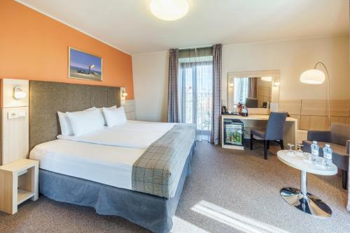 Кровать или кровати в номере Wellton Riga Hotel & SPA