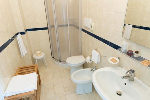 Phòng tắm tại Hotel Belvedere Dolomiti