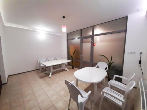 a waiting room with white chairs and a table at Mátra Wellness Vendégház in Parádsasvár
