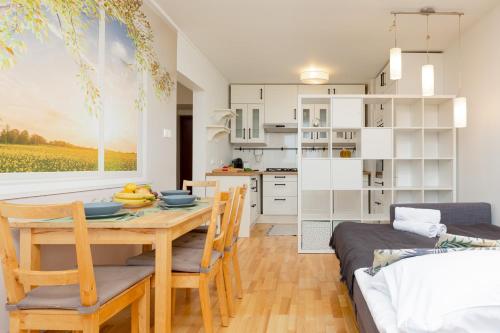 Kuchyňa alebo kuchynka v ubytovaní Apartment Grzybowska by Noclegi Renters
