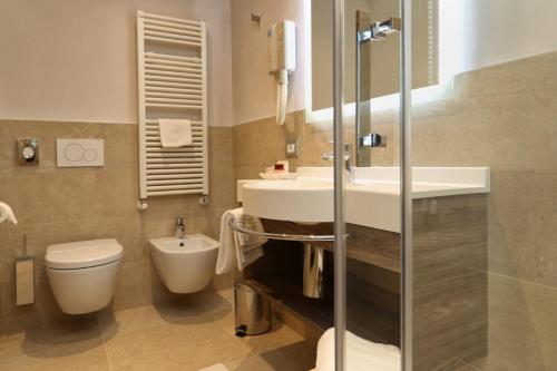 a bathroom with a sink and a toilet at Hotel Garden in Peschiera del Garda
