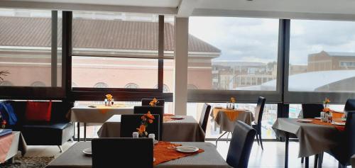 Χώρος καθιστικού στο Comfy & Spacious Apartments