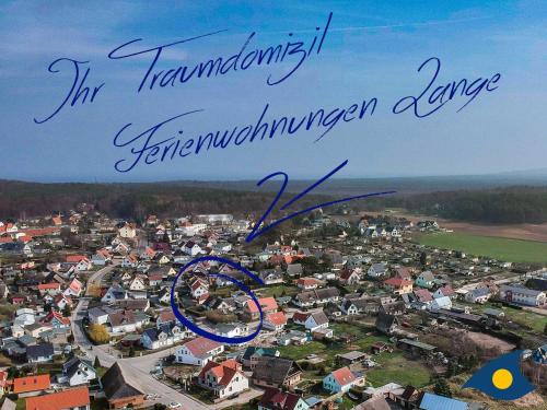 Una imagen de una ciudad con las palabras en el cielo en Haus Ueckeritz Bauernsuite en Ueckeritz