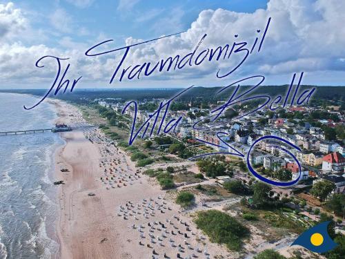 uma vista para a praia com as palavras transforminin timamiamiiami em Villa Bella Whg 09 em Ahlbeck