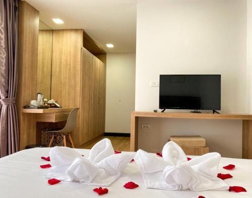 a room with a bed with red roses on it at DE LUXE BOUTIQUE & rooftop in Chiang Mai