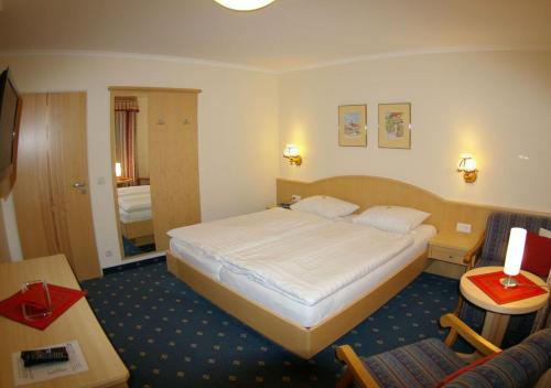 Uma cama ou camas num quarto em Gästehaus Wiesenhof