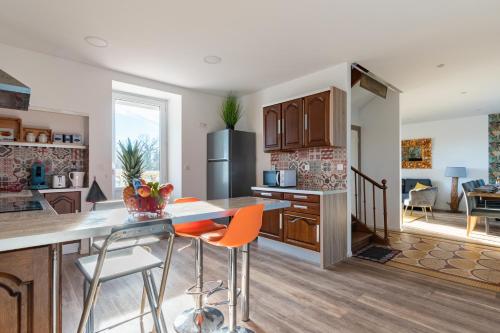 a kitchen with a table and chairs in a room at Gîte le Couderc in Gabriac