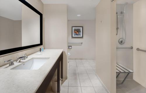 Crowne Plaza Cleveland at Playhouse Square, an IHG Hotel Image