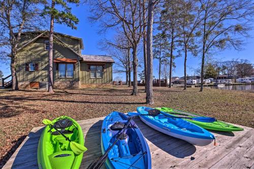 Home Located on the Shoreline of Lay Lake!