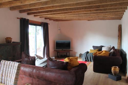 Photo de la galerie de l'établissement Country Cottage Stay-Pets Welcome-Pool-Sleeps 8, à Lagrange