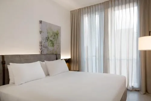 J Hotel photo 6