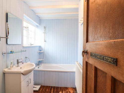 Gallery image of Driftwood Cottage in Harwich