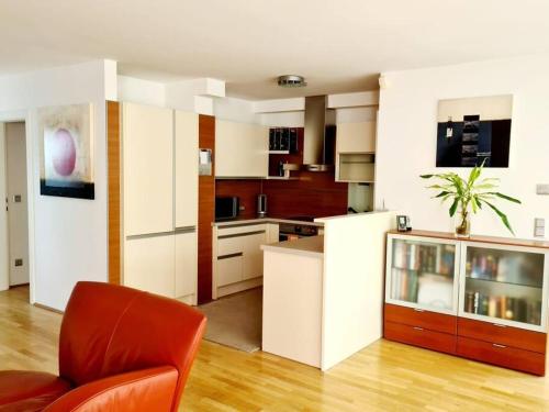 luxury 4 bedroom roof apt with 3 balconies & view