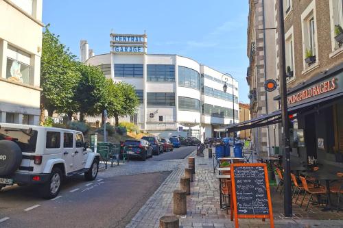 a street with cars parked on the side of the road at Appart de charme Hyper-centre LIMOGES ! in Limoges