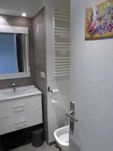 10mm a pied des plages, appartement olympe climatisé