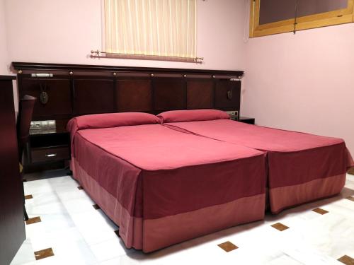 En eller flere senger på et rom på Hotel Don Miguel Plaza