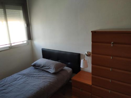 Giường trong phòng chung tại Apartamento TISARET wifi 47-112