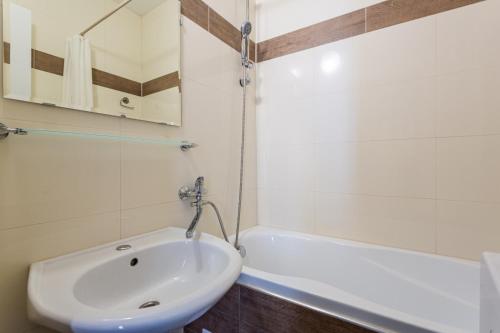 a bathroom with a sink and a bath tub at Apartmán Géčko in Boží Dar