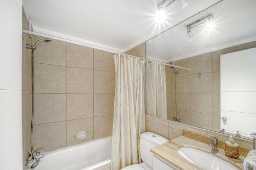 Koupelna v ubytování Ocean Bright 2BR W/ View, Wifi, Parking & Pool