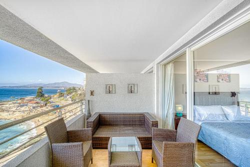 Postel nebo postele na pokoji v ubytování Ocean Bright 2BR W/ View, Wifi, Parking & Pool