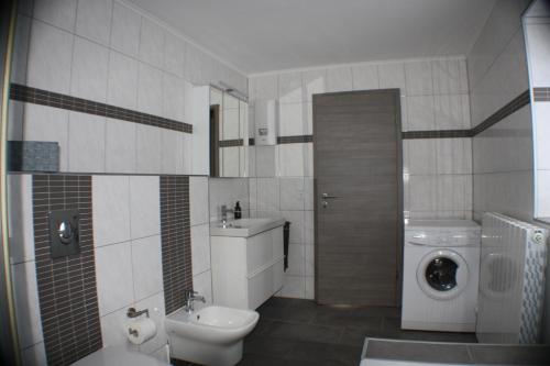 Kylpyhuone majoituspaikassa Apartment 60 m² in Elsdorf-Heppendorf