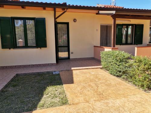 a house with green doors and a patio at Le Zagare Case Vacanza in Cropani