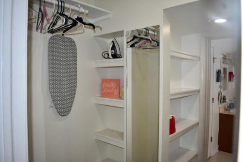 Gambar di galeri bagi Cozy 2nd story Flat near downtown di Adrian