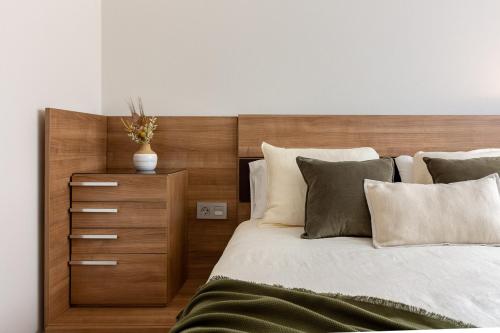 a bedroom with a bed with a wooden headboard at AH El Rincón del Condado VUT2805AS in Noreña