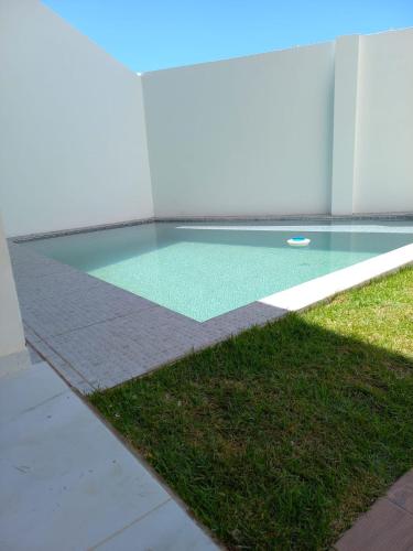 a swimming pool in a building with a frisbee at VIA CARNEIROS DUPLEX in Praia dos Carneiros